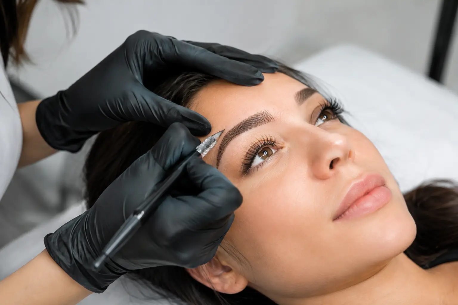 Read more about the article Can Microblading Cover Old Tattoos Safely?